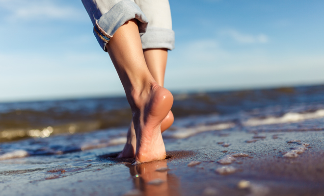 what-happens-to-your-body-when-you-walk-barefoot-proqualitylife